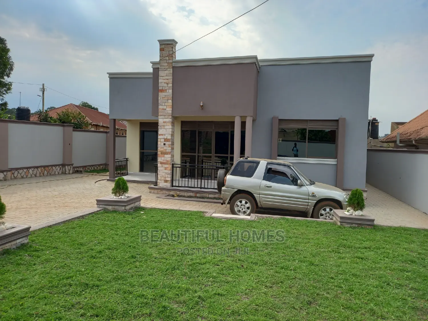 Furnished 4bdrm House in Kira for Sale