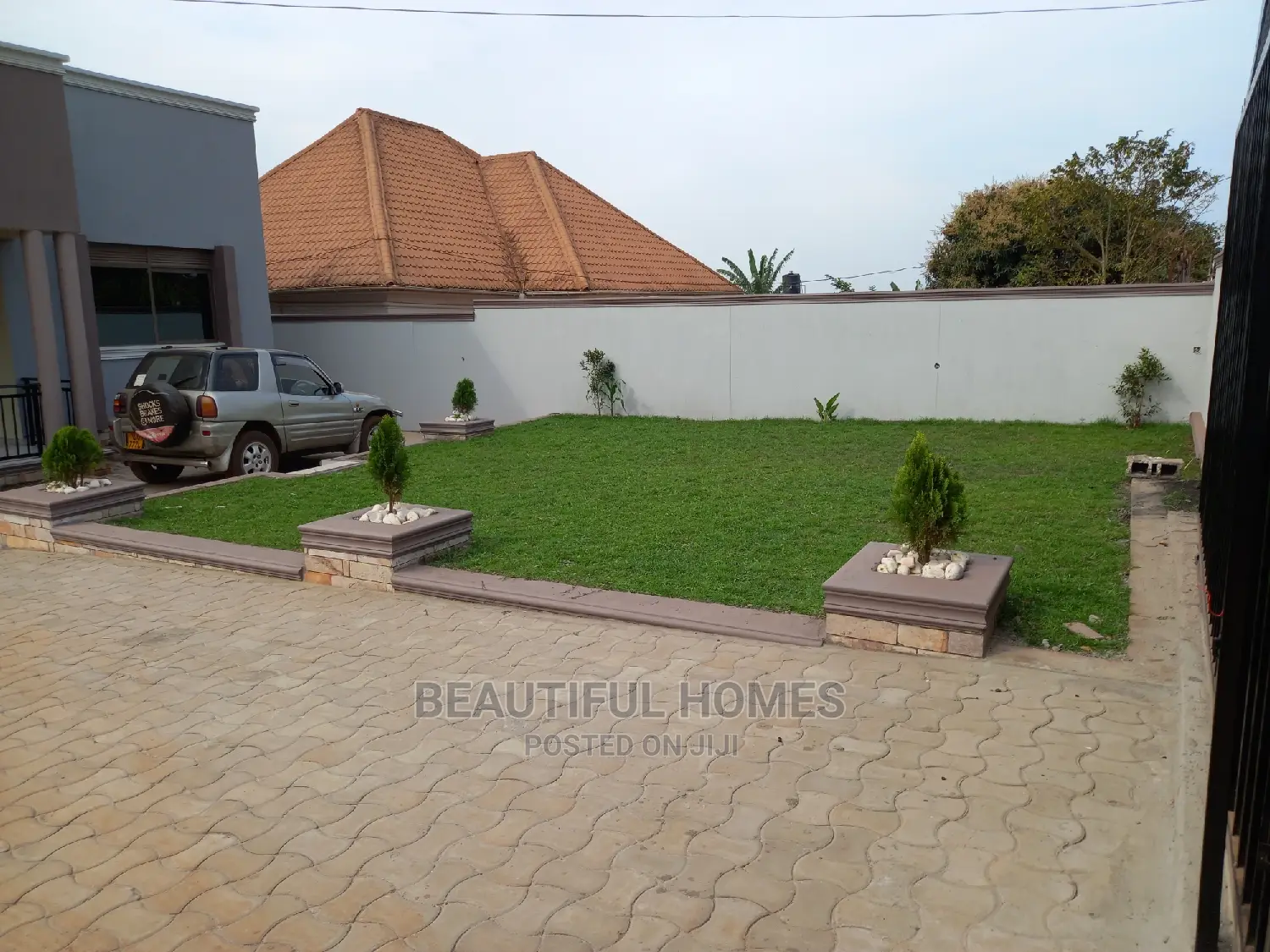 Furnished 4bdrm House in Kira for Sale