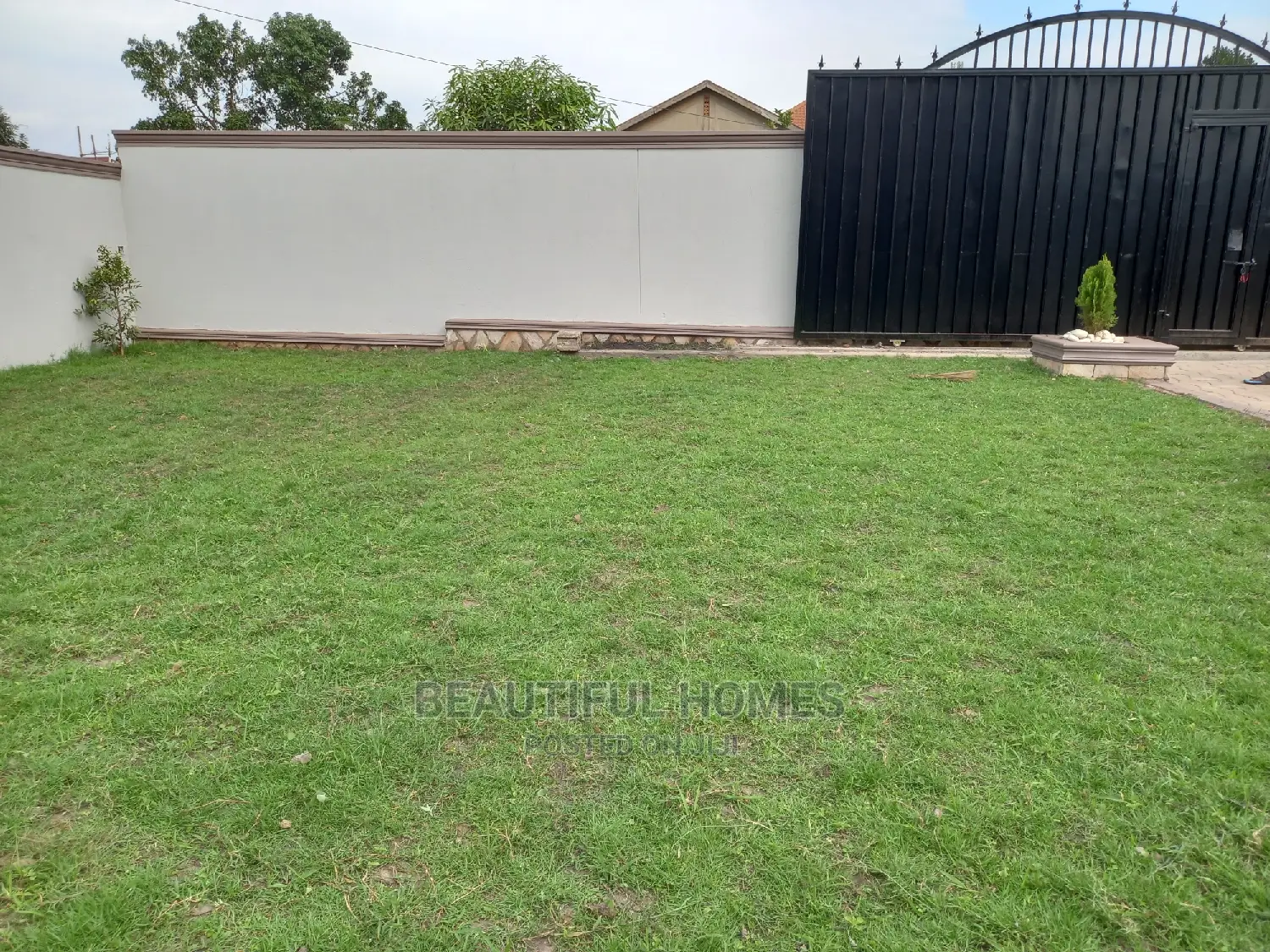 Furnished 4bdrm House in Kira for Sale