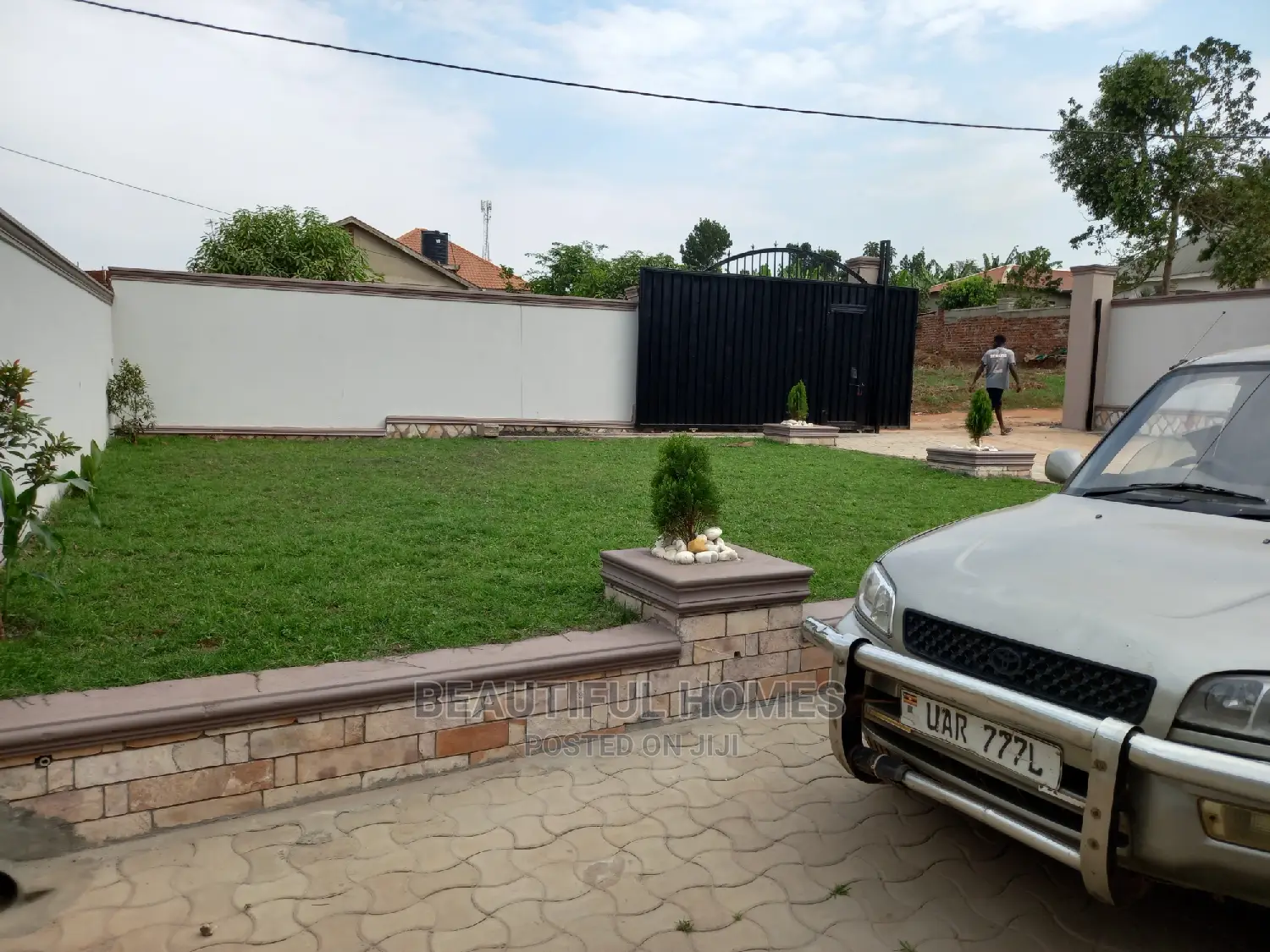 Furnished 4bdrm House in Kira for Sale