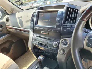 Toyota Land Cruiser 2008 White