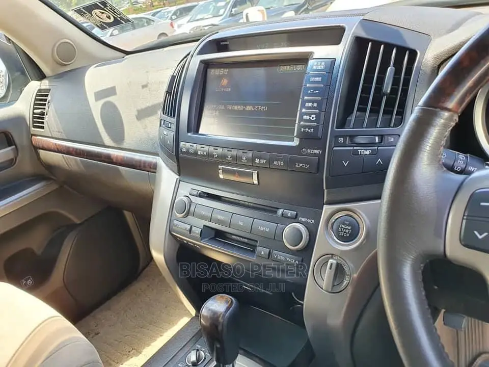 Toyota Land Cruiser 2008 White