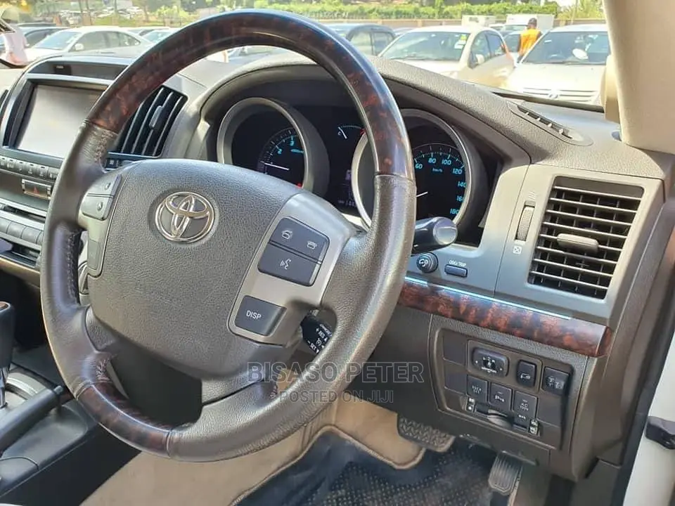 Toyota Land Cruiser 2008 White