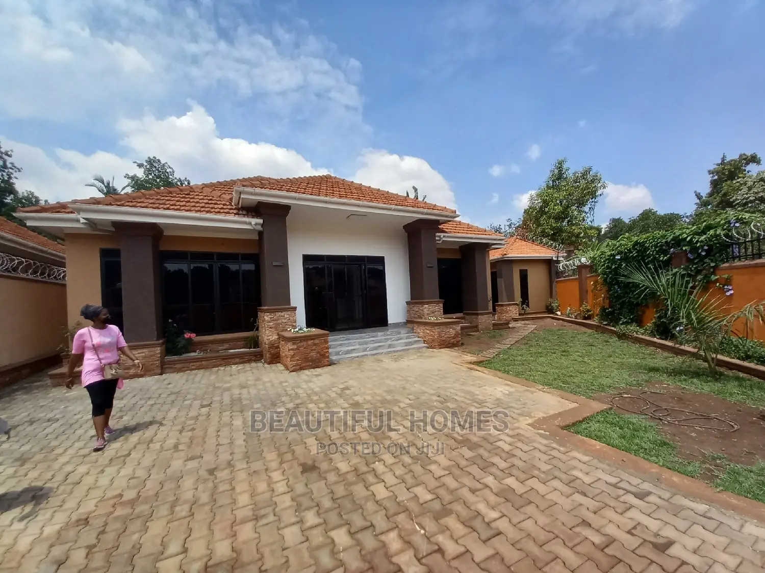Furnished 4bdrm House in Kisaasi, Central Division for Sale