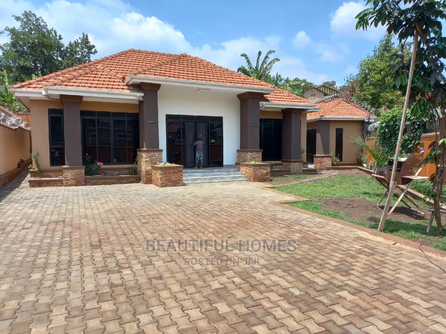 Furnished 4bdrm House in Kisaasi Organised, Central Division for Sale