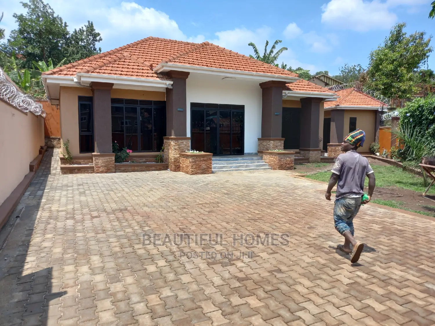 Furnished 4bdrm House in Kisaasi Organised, Central Division for Sale