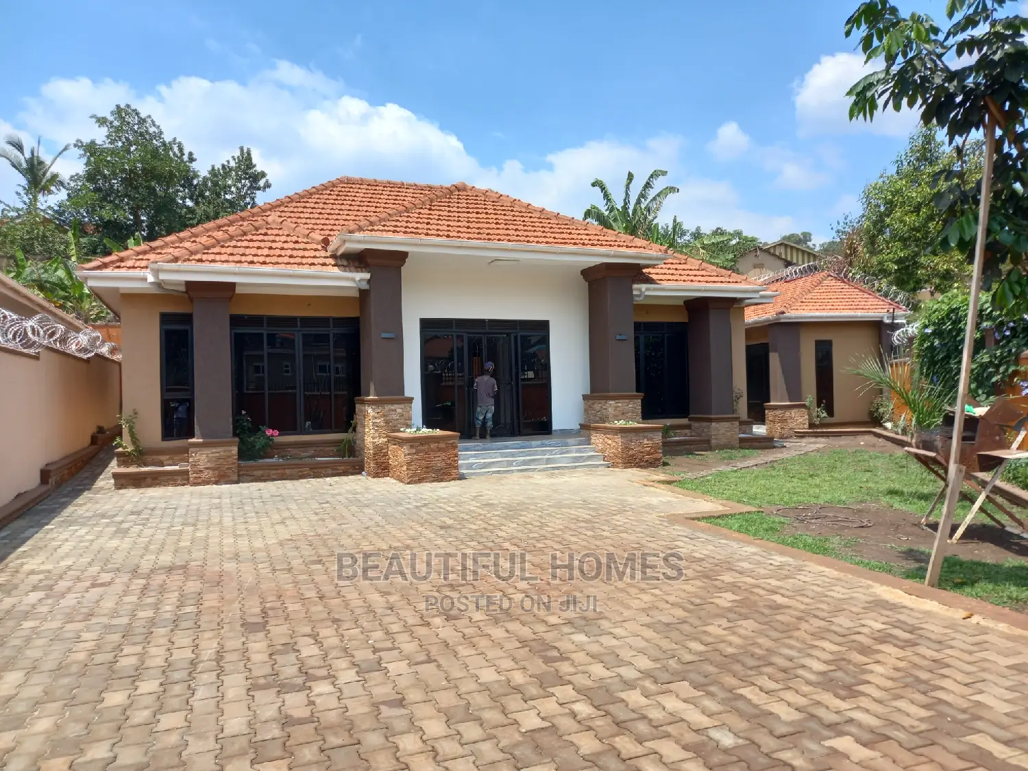 Furnished 4bdrm House in Kisaasi Organised, Central Division for Sale