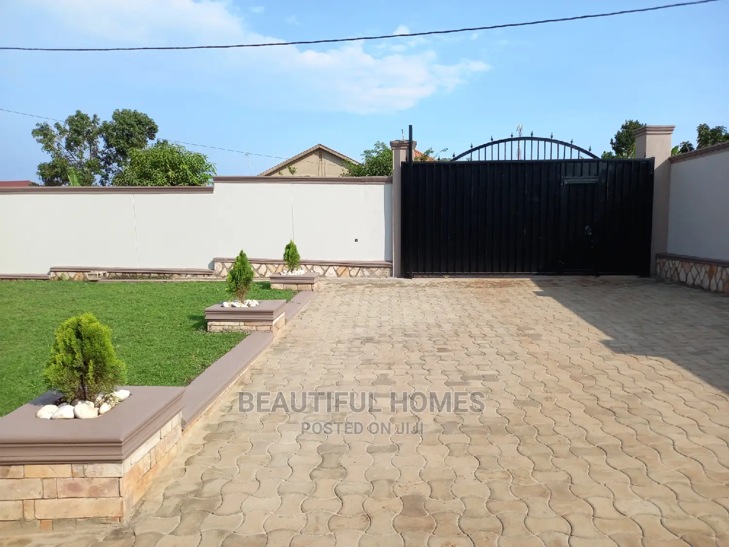 Furnished 4bdrm House in Kira for Sale