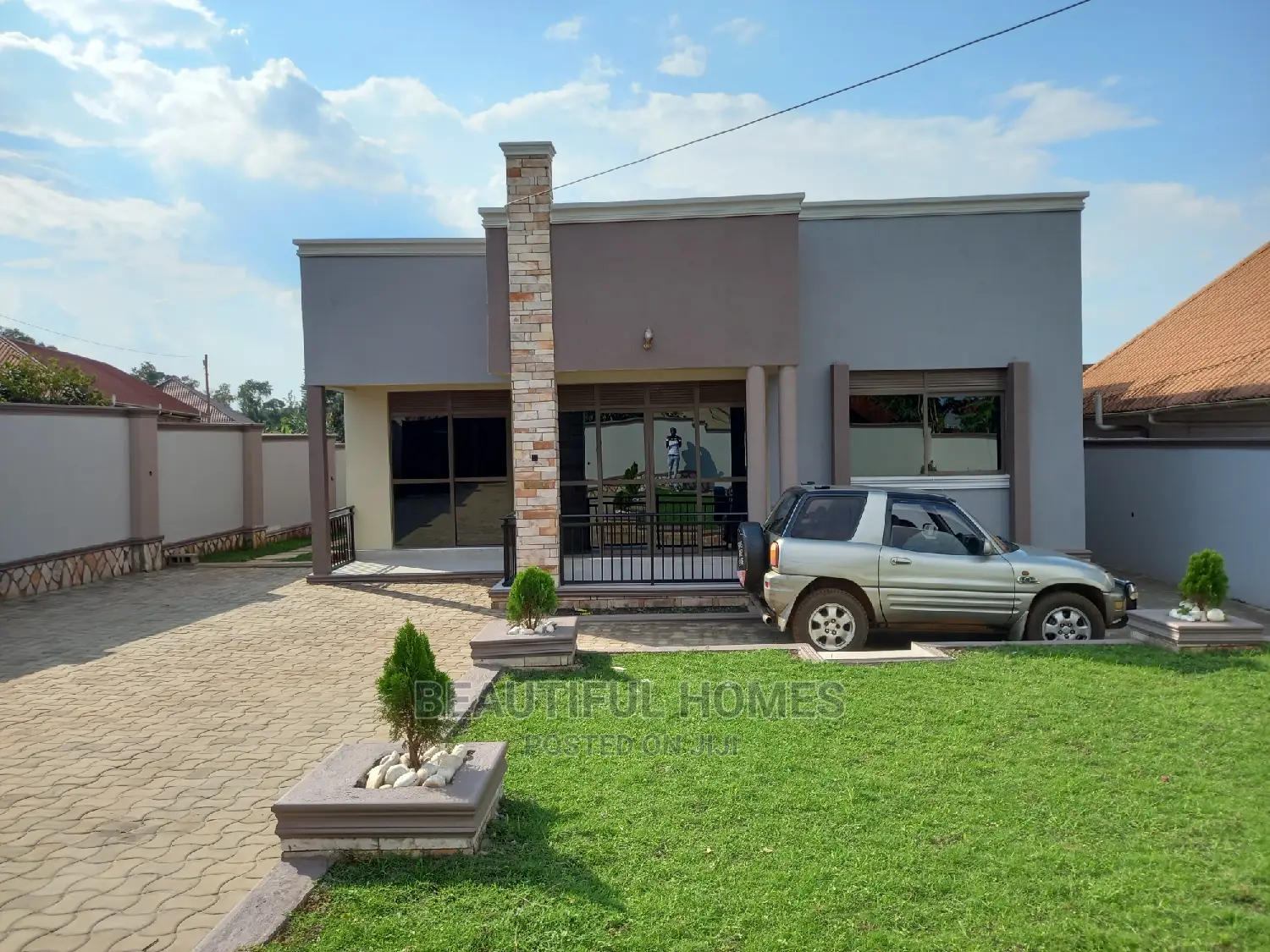 Furnished 4bdrm Bungalow in Kira Cool for Sale
