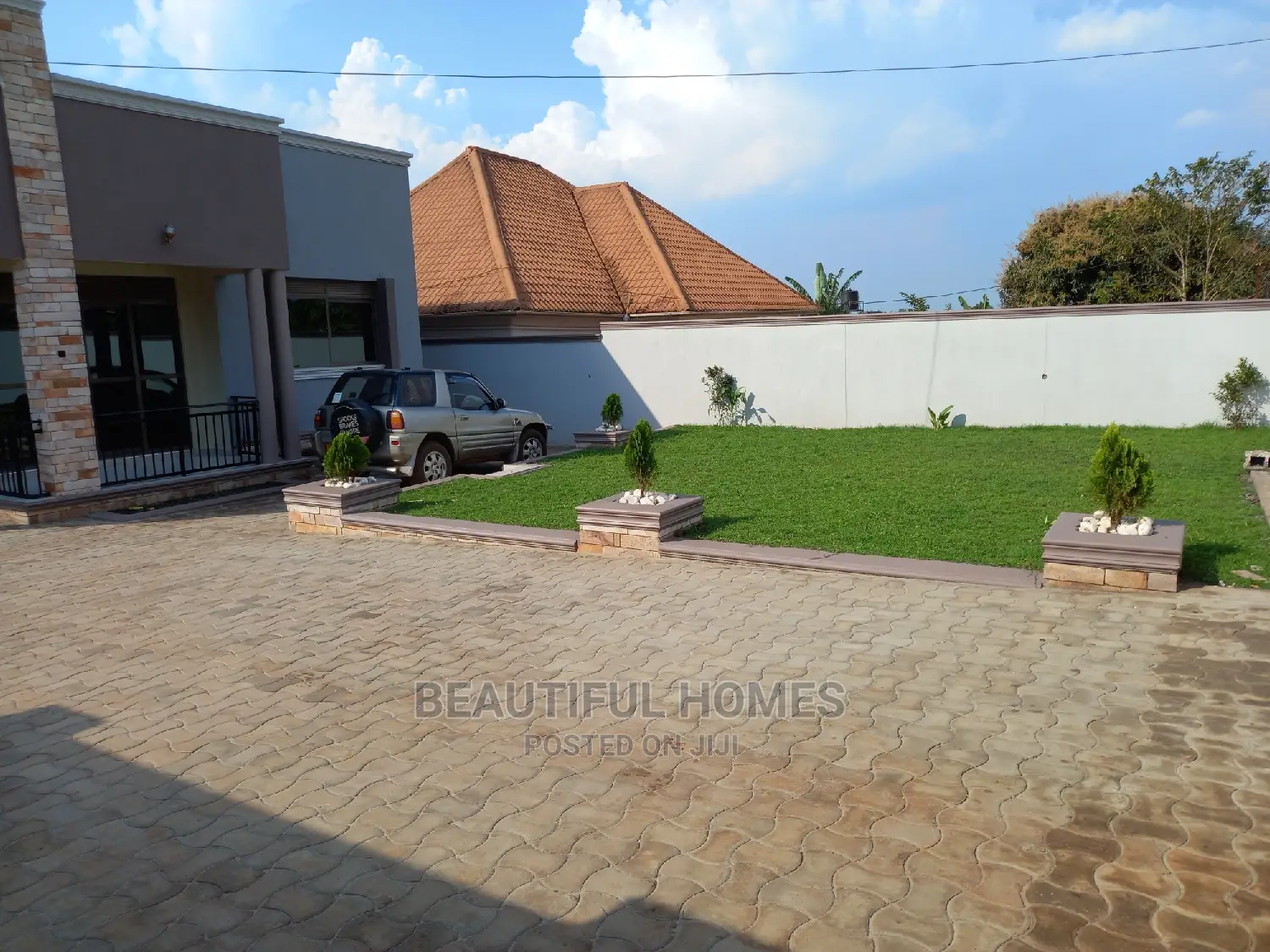 Furnished 4bdrm Bungalow in Kira Cool for Sale