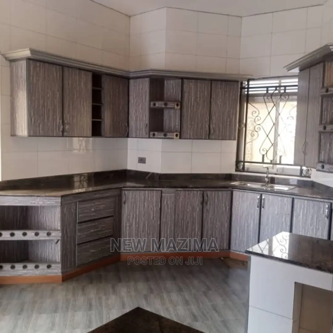 4bdrm Maisonette in Lubowa Kitiko Along, Division a for Sale