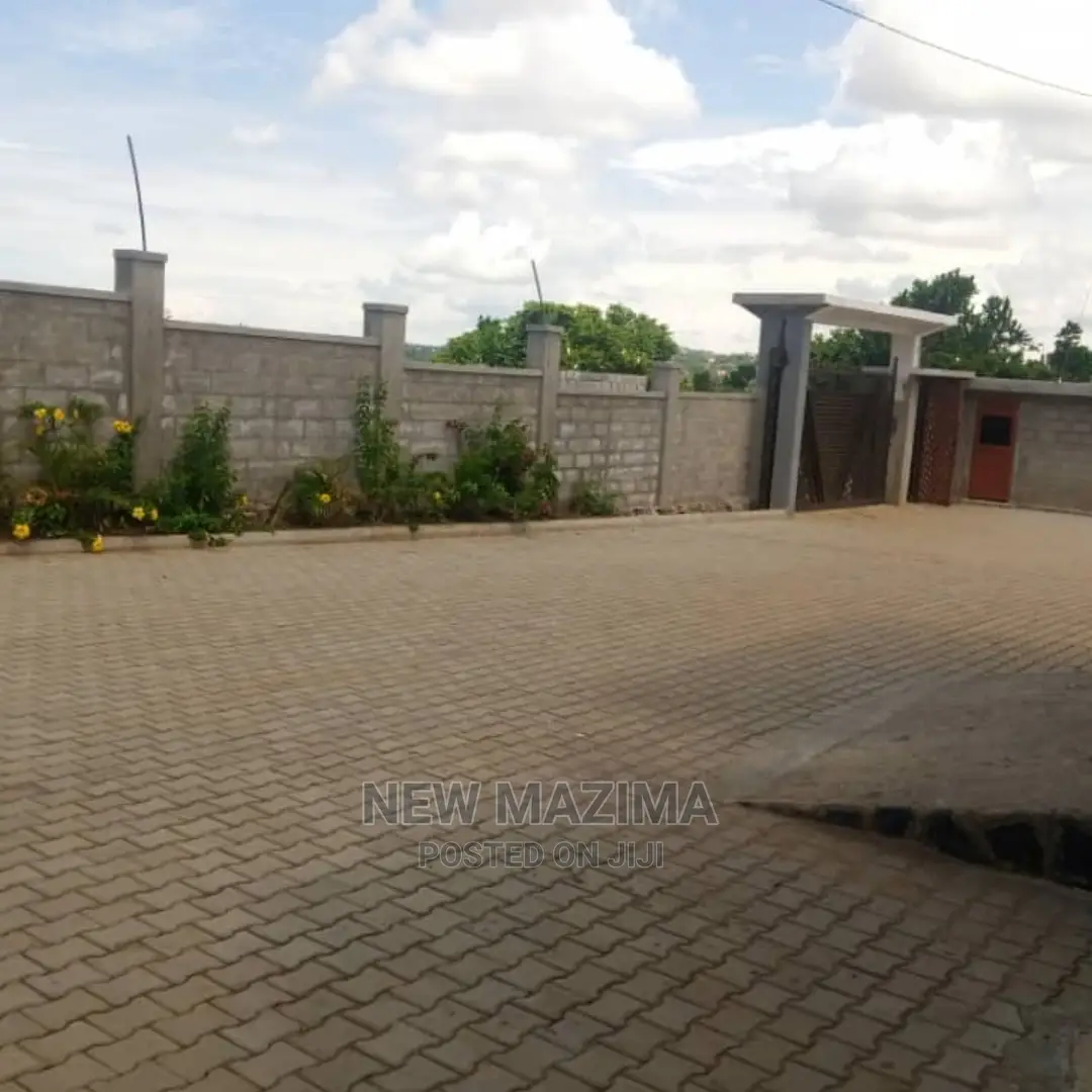 4bdrm Maisonette in Lubowa Kitiko Along, Division a for Sale