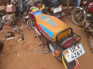 Bajaj Avenger 180 2021 Red