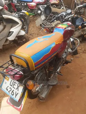 Bajaj Avenger 180 2021 Red