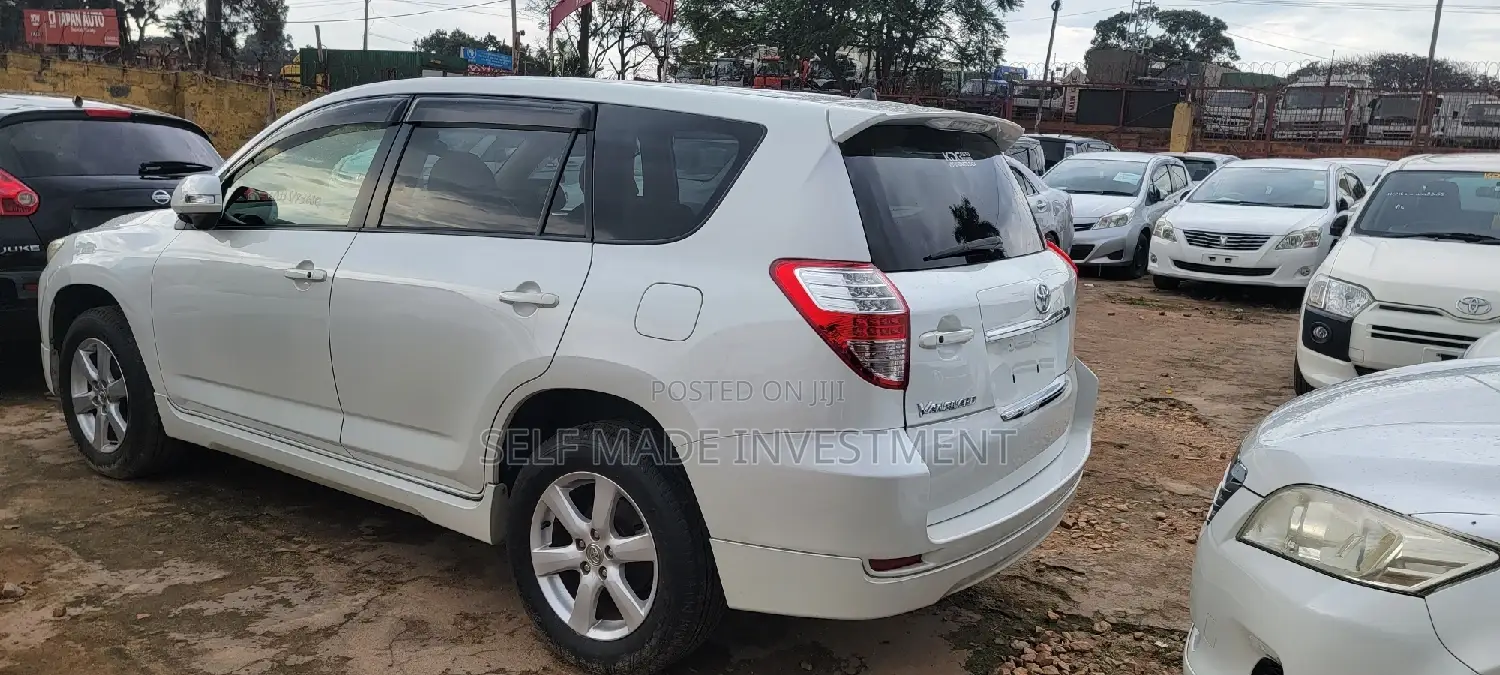 Toyota Vanguard 2008 White