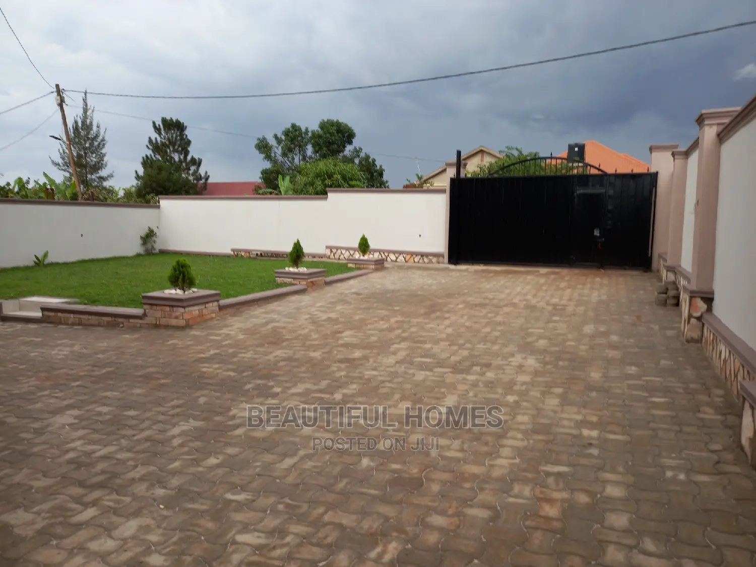Furnished 4bdrm House in Kira for Sale