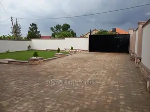Furnished 4bdrm House in Kira for Sale