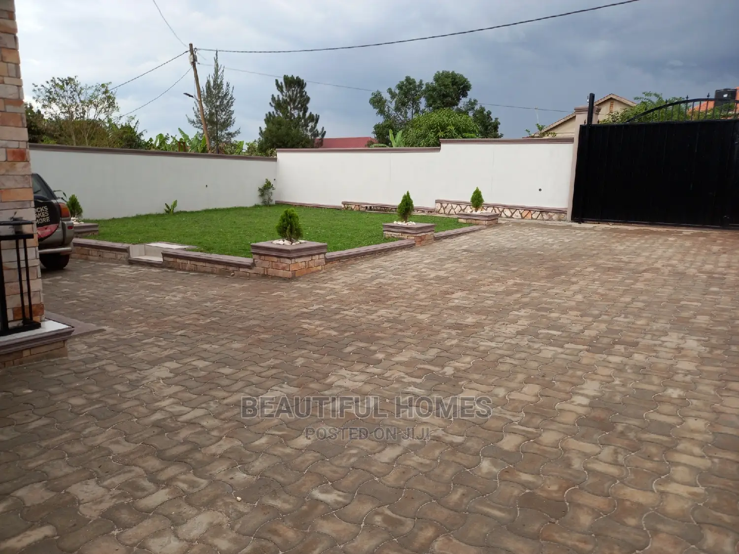 Furnished 4bdrm House in Kira for Sale