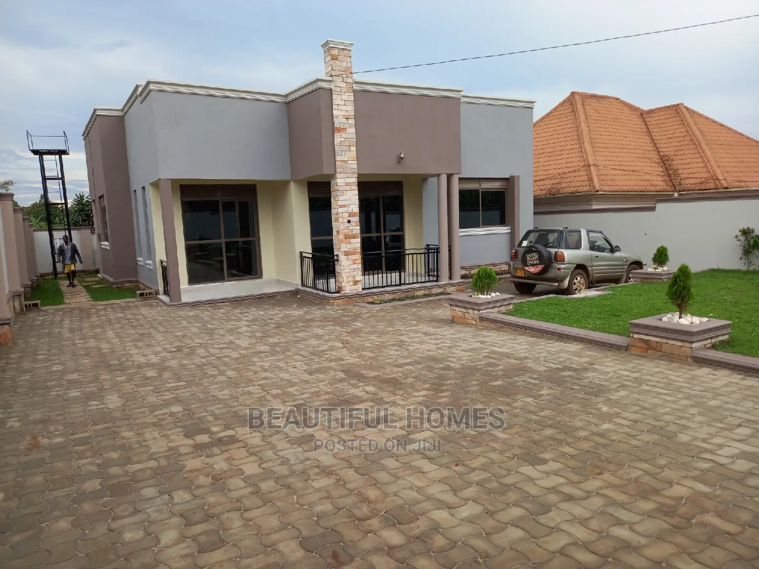 Furnished 4bdrm Bungalow in Kira for Sale