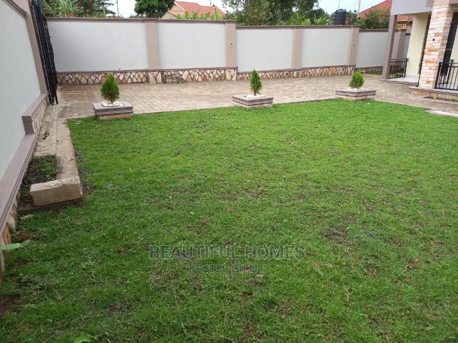 Furnished 4bdrm Bungalow in Kira for Sale