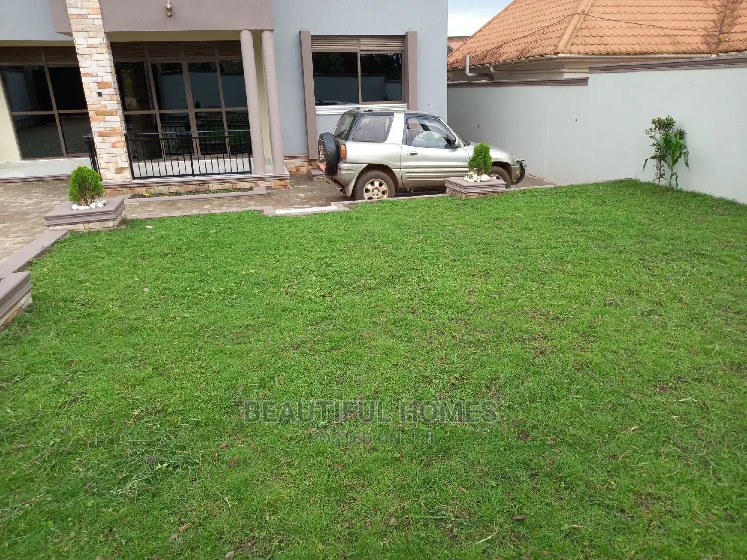 Furnished 4bdrm Bungalow in Kira for Sale