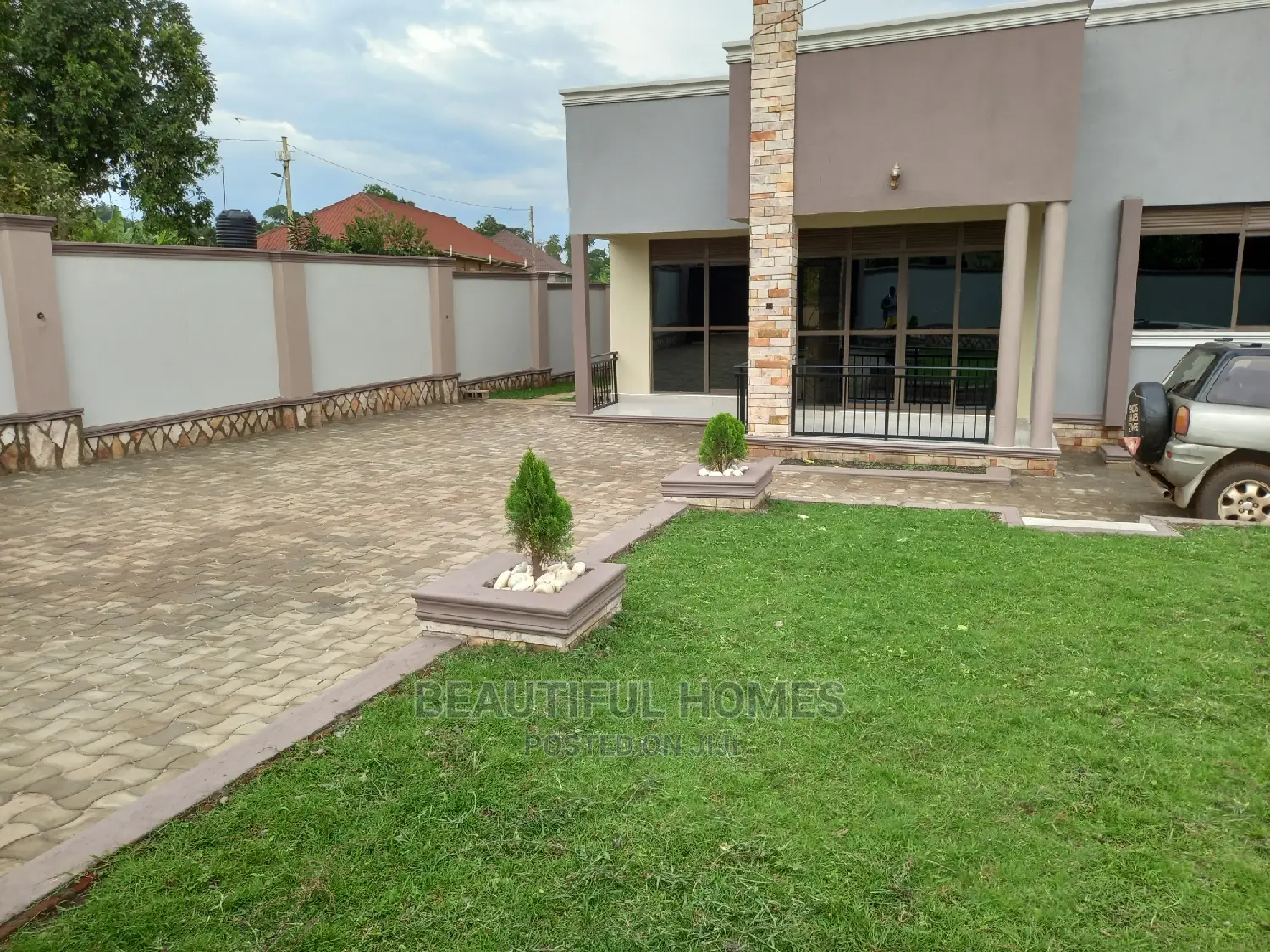 Furnished 4bdrm House in Kira for Sale
