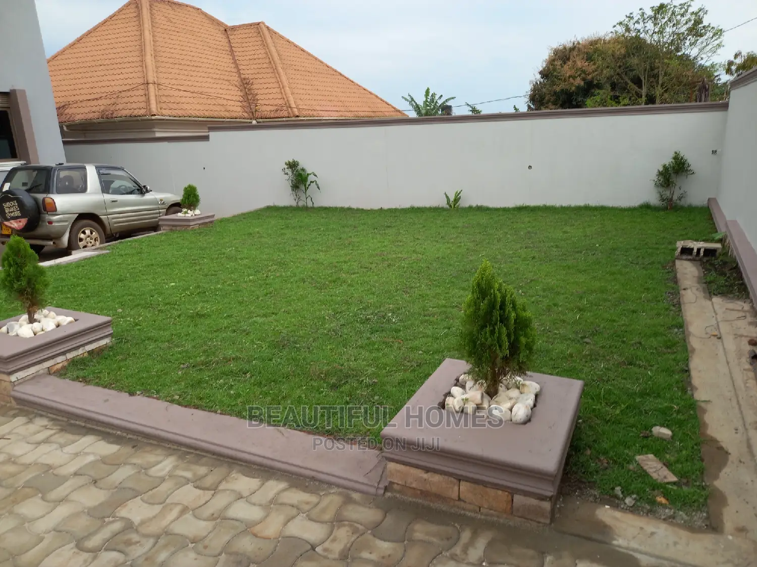 Furnished 4bdrm House in Kira for Sale