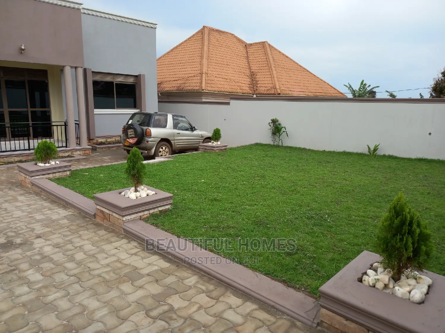 Furnished 4bdrm House in Kira for Sale
