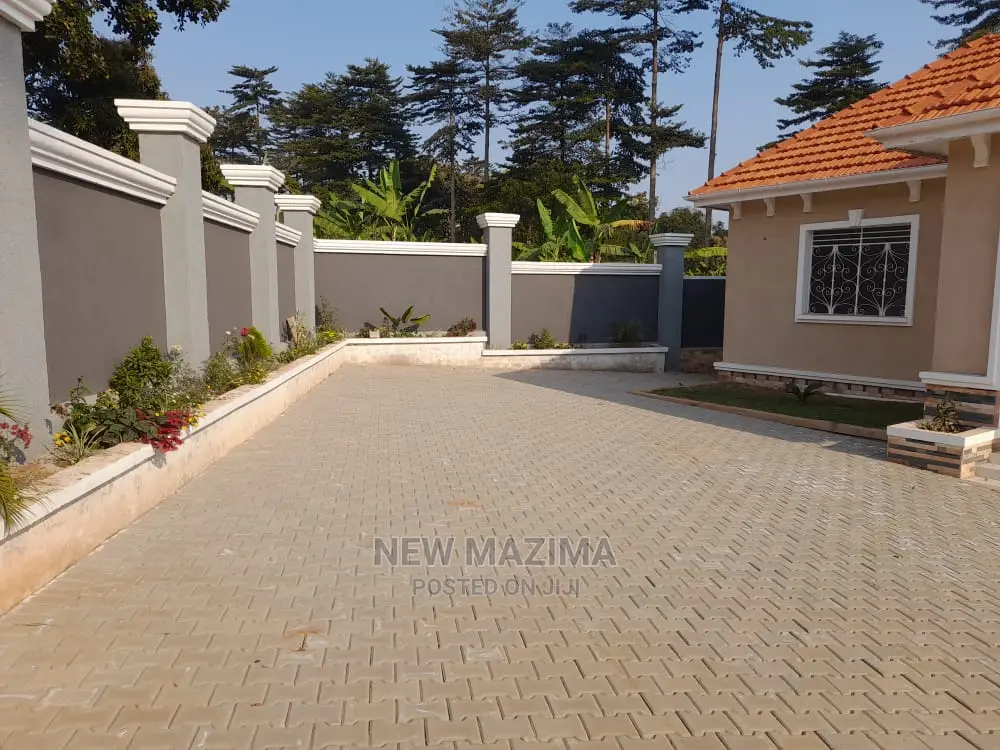 3bdrm Bungalow in Namagoma Masaka Rd, Division B for Sale