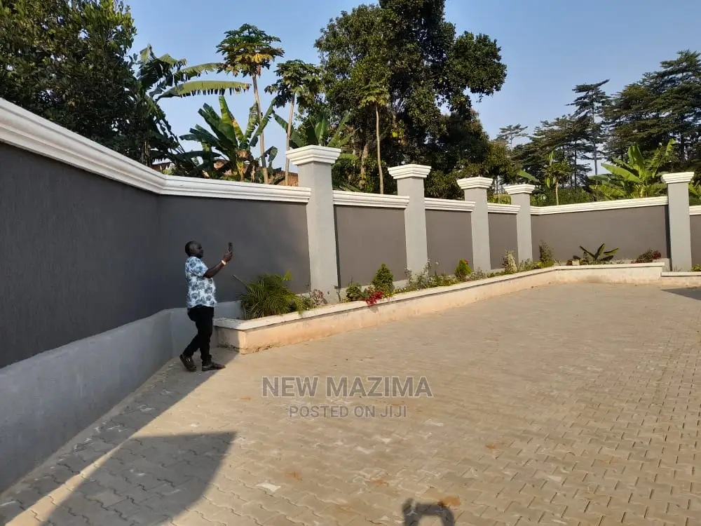 3bdrm Bungalow in Namagoma Masaka Rd, Division B for Sale