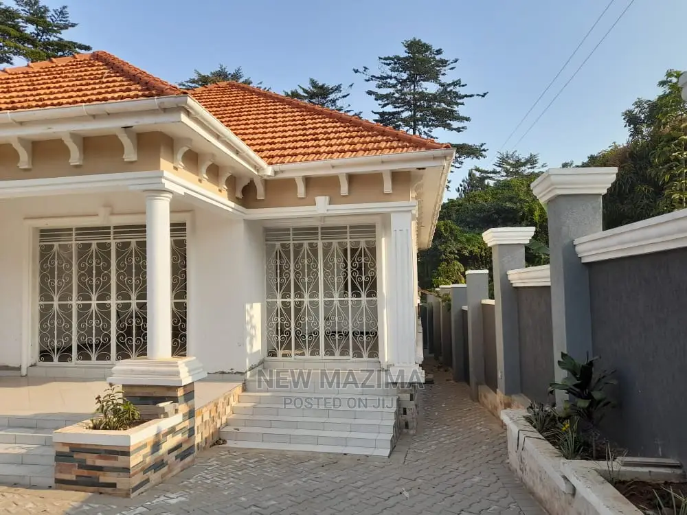 3bdrm Bungalow in Namagoma Masaka Rd, Division B for Sale