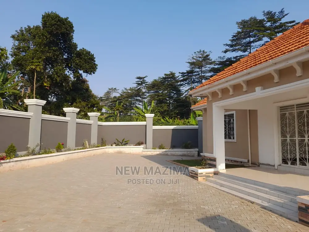 3bdrm Bungalow in Namagoma Masaka Rd, Division B for Sale