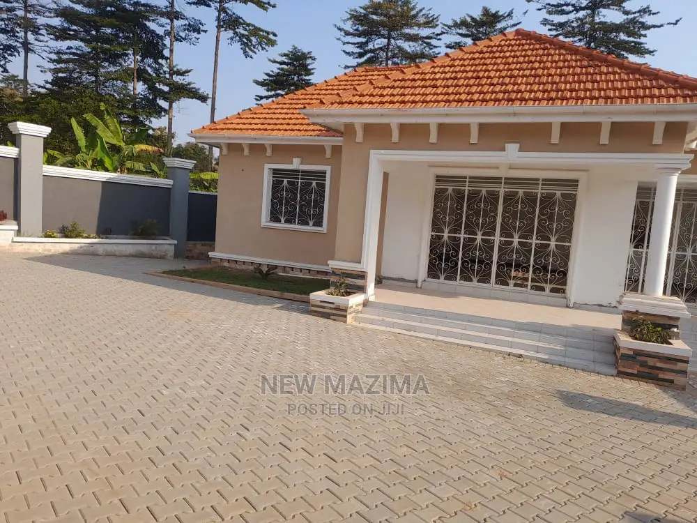 3bdrm Bungalow in Namagoma Masaka Rd, Division B for Sale