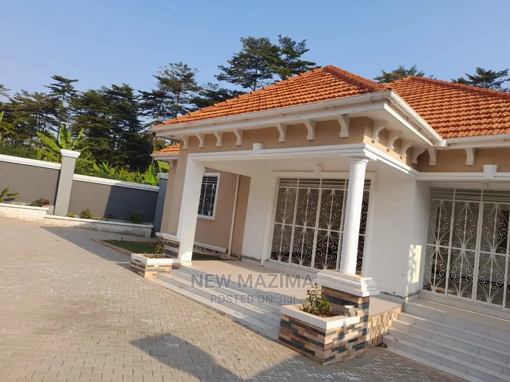 3bdrm Bungalow in Namagoma Masaka Rd, Division B for Sale