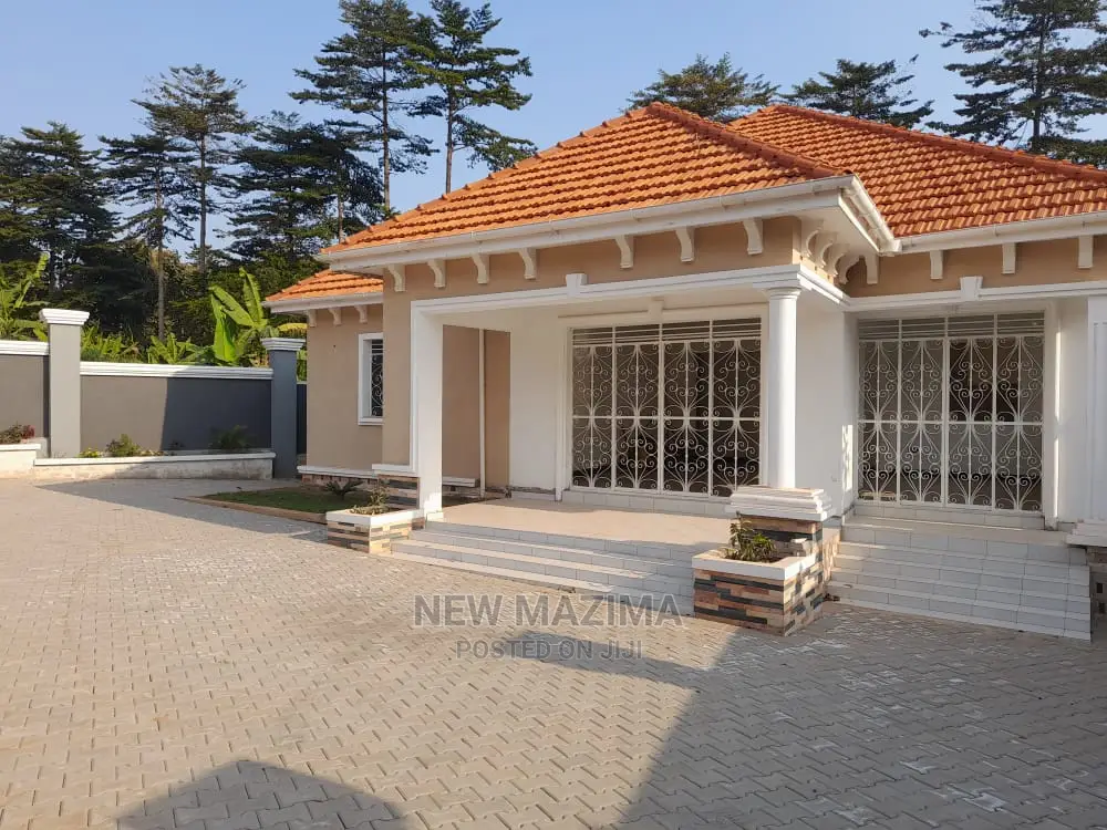 3bdrm Bungalow in Namagoma Masaka Rd, Division B for Sale