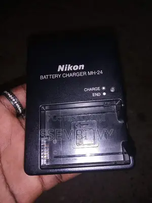 Nikon: Charger.