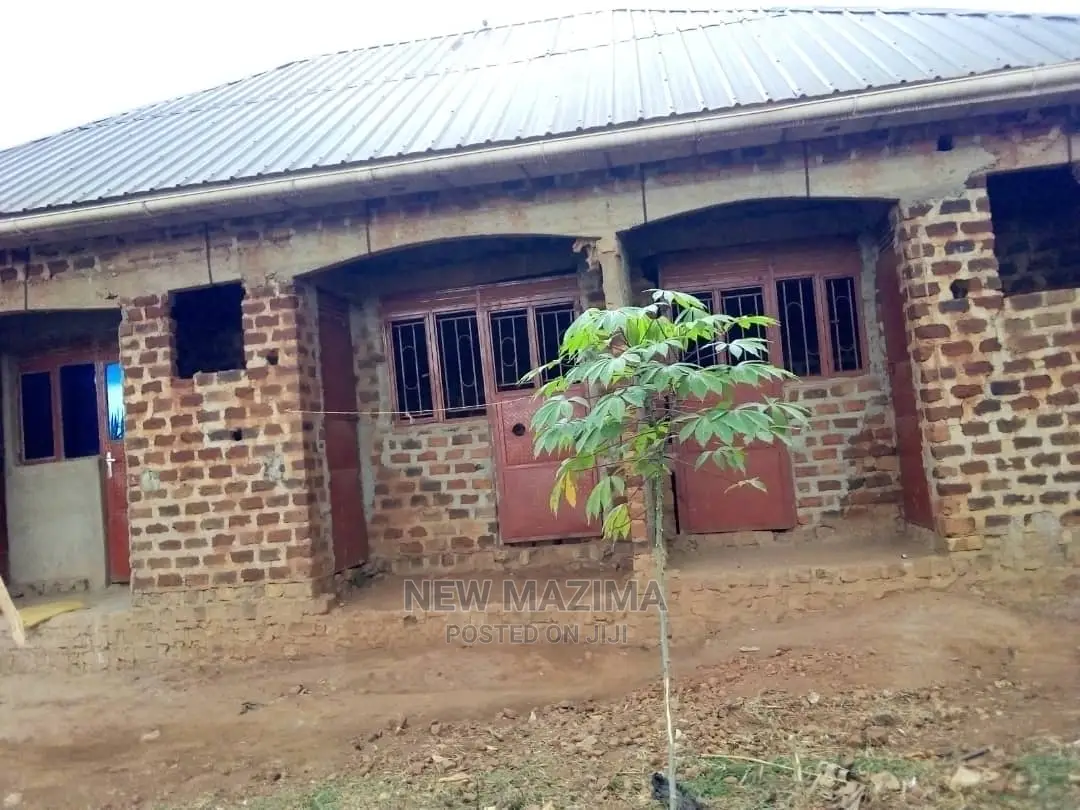 3bdrm House in Salaama Munyonyo Rd, Division B for Sale