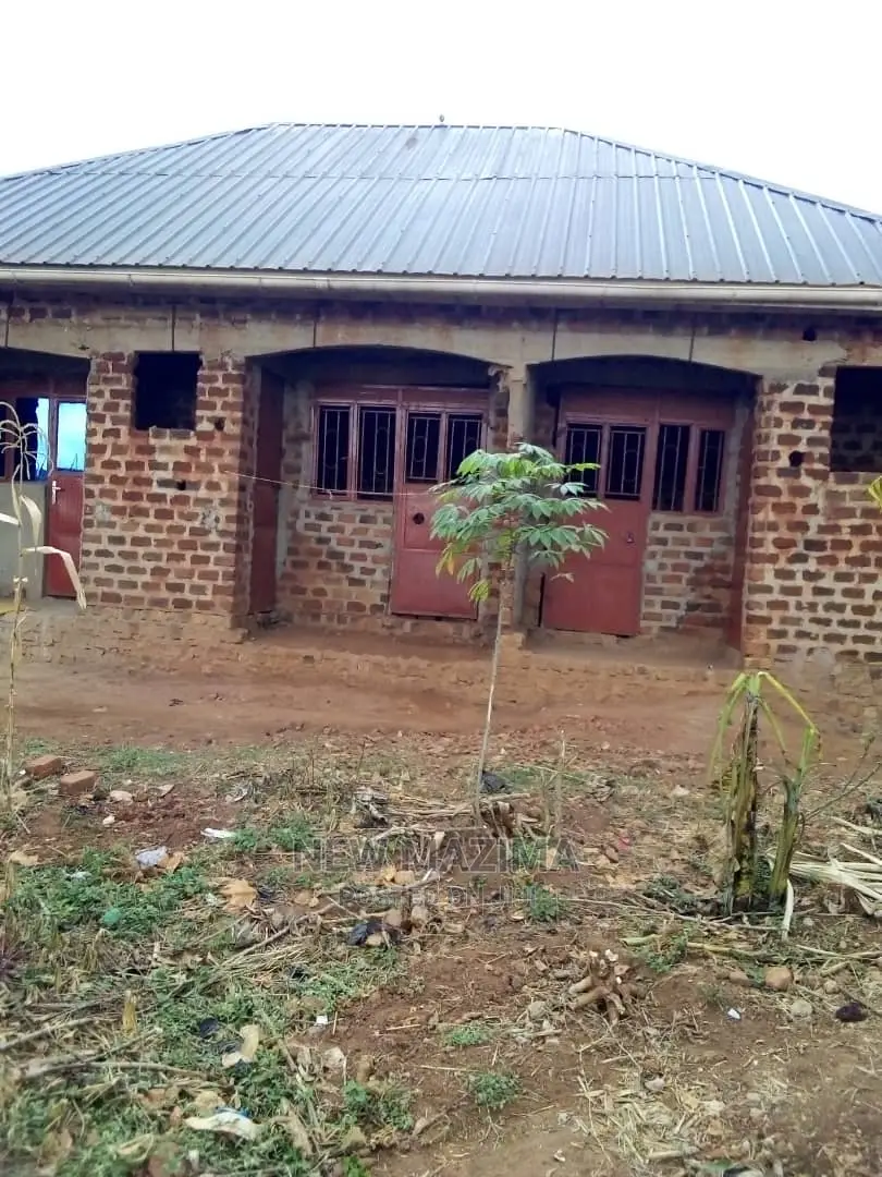 3bdrm House in Salaama Munyonyo Rd, Division B for Sale