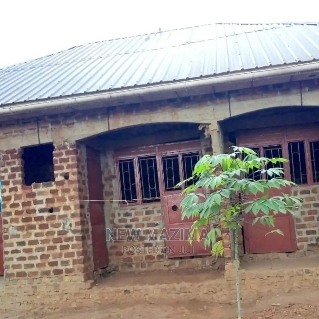 3bdrm House in Salaama Munyonyo Rd, Division B for Sale
