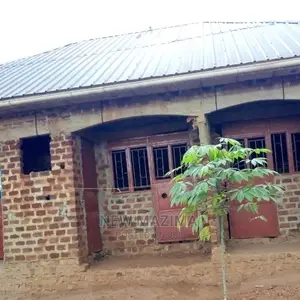 3bdrm House in Salaama Munyonyo Rd, Division B for Sale