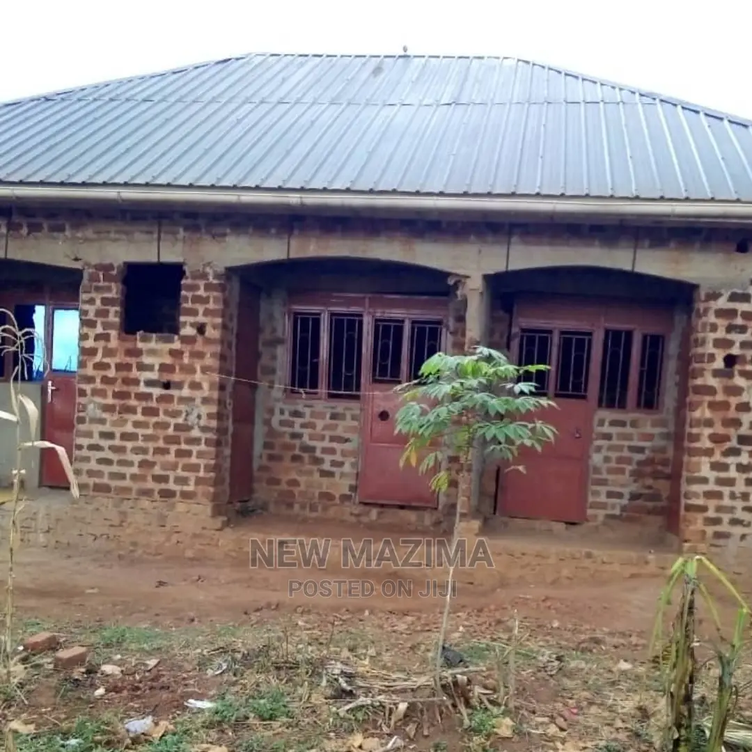 3bdrm House in Salaama Munyonyo Rd, Division B for Sale