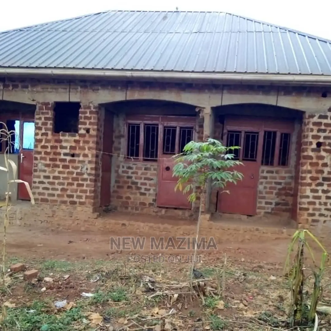 3bdrm House in Salaama Munyonyo Rd, Division B for Sale