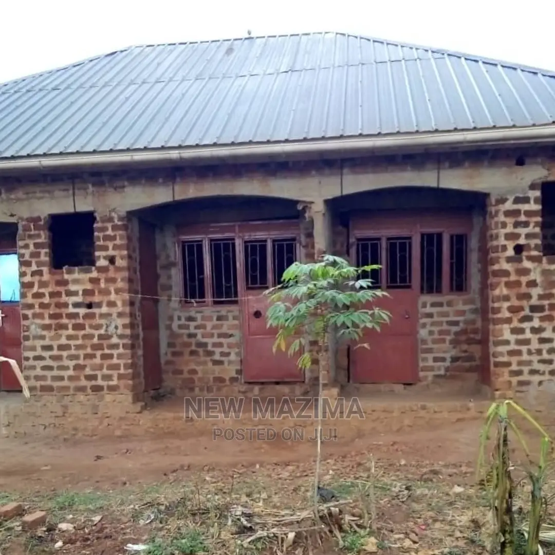 3bdrm House in Salaama Munyonyo Rd, Division B for Sale