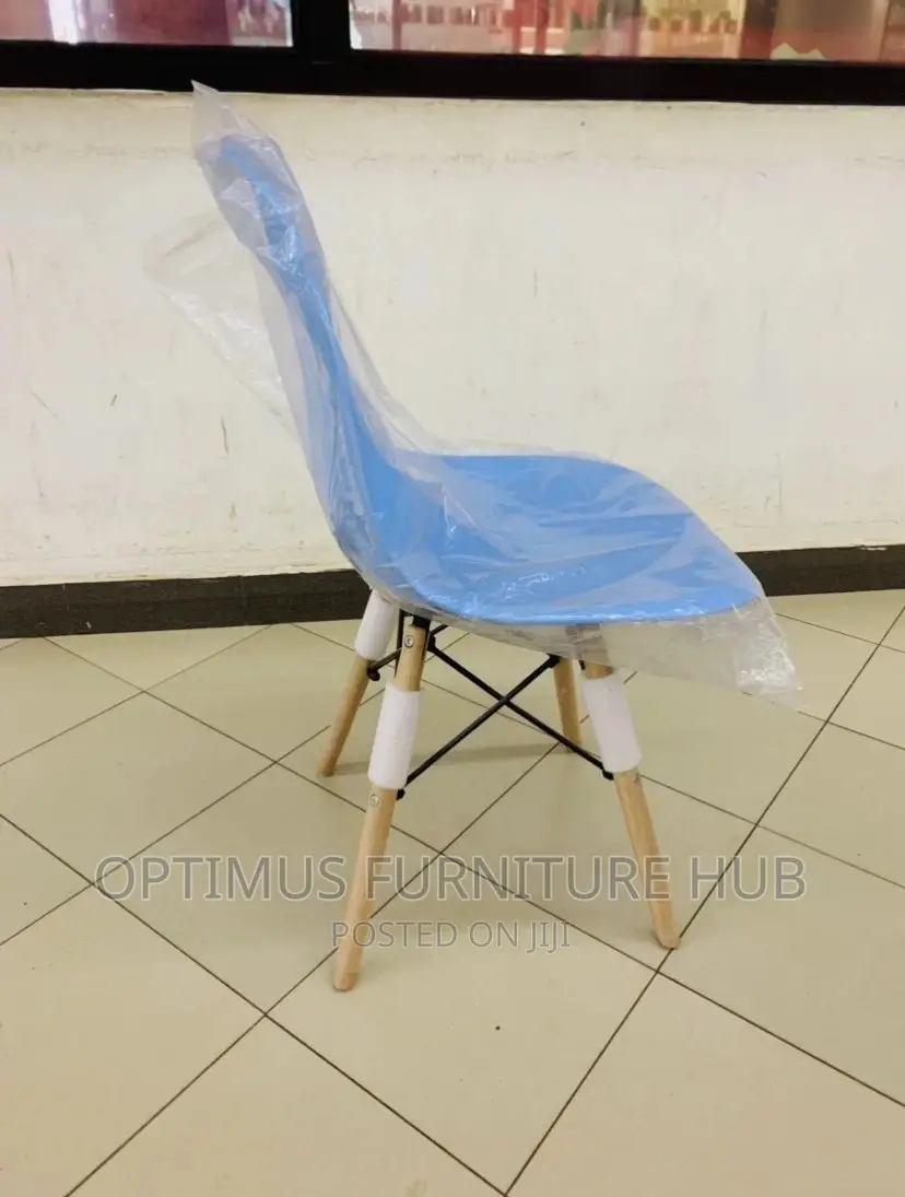Classic Plastic Chair (Wooden Legs)