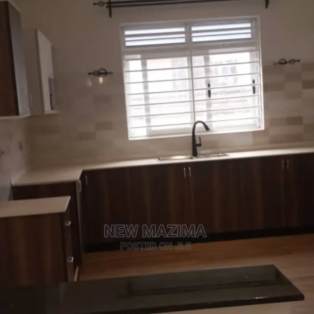 6bdrm Maisonette in Muyenga Heights, Central Division for Sale