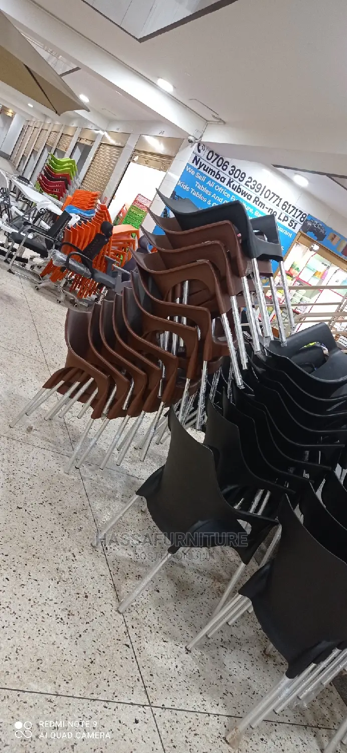 Plastic Restaurant Chairs