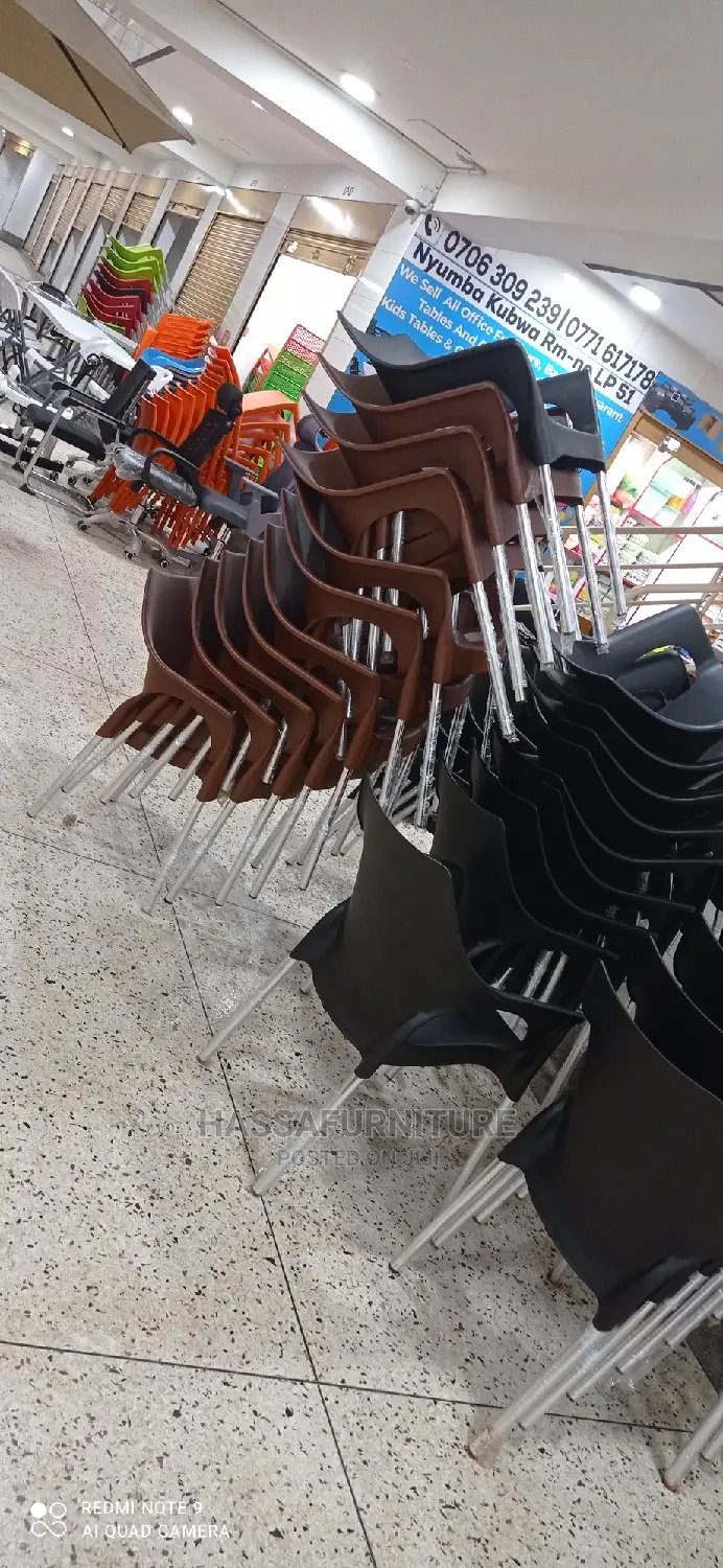 Plastic Restaurant Chairs