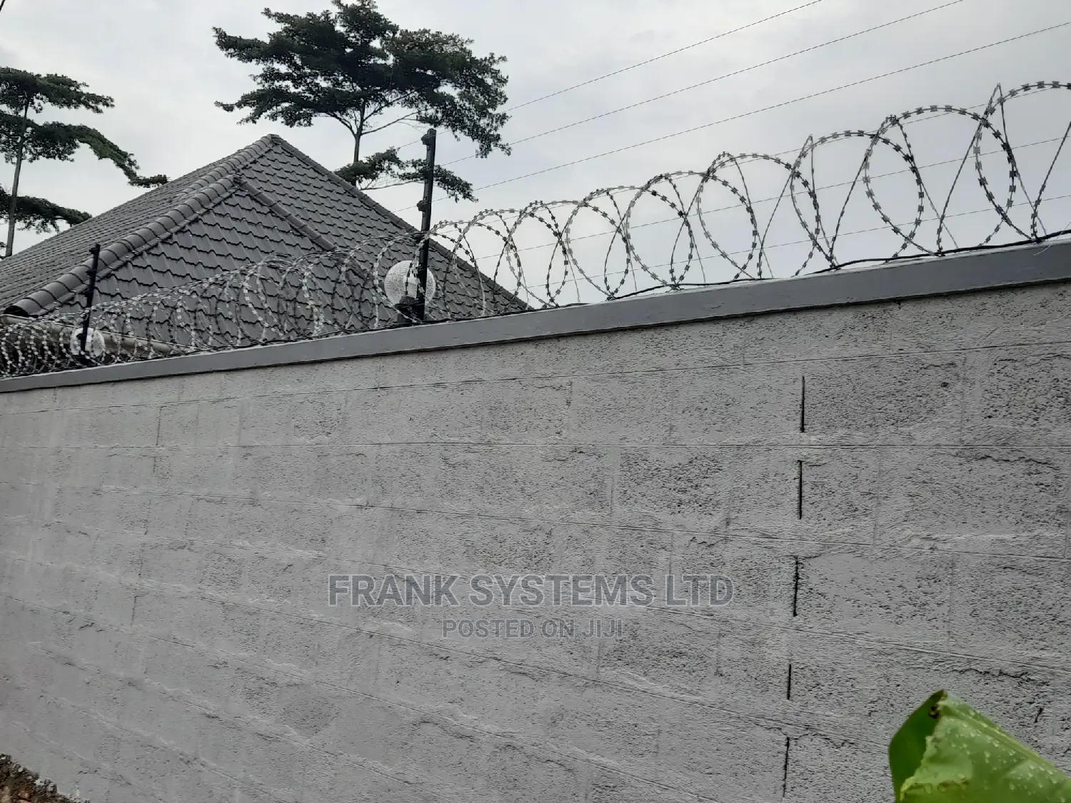 Electric Fence System With Razor Wire 
