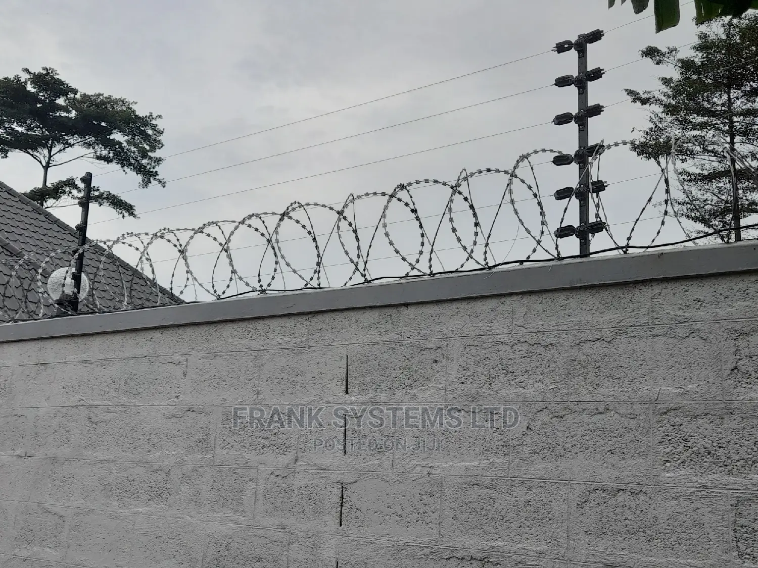 Electric Fence System With Razor Wire 