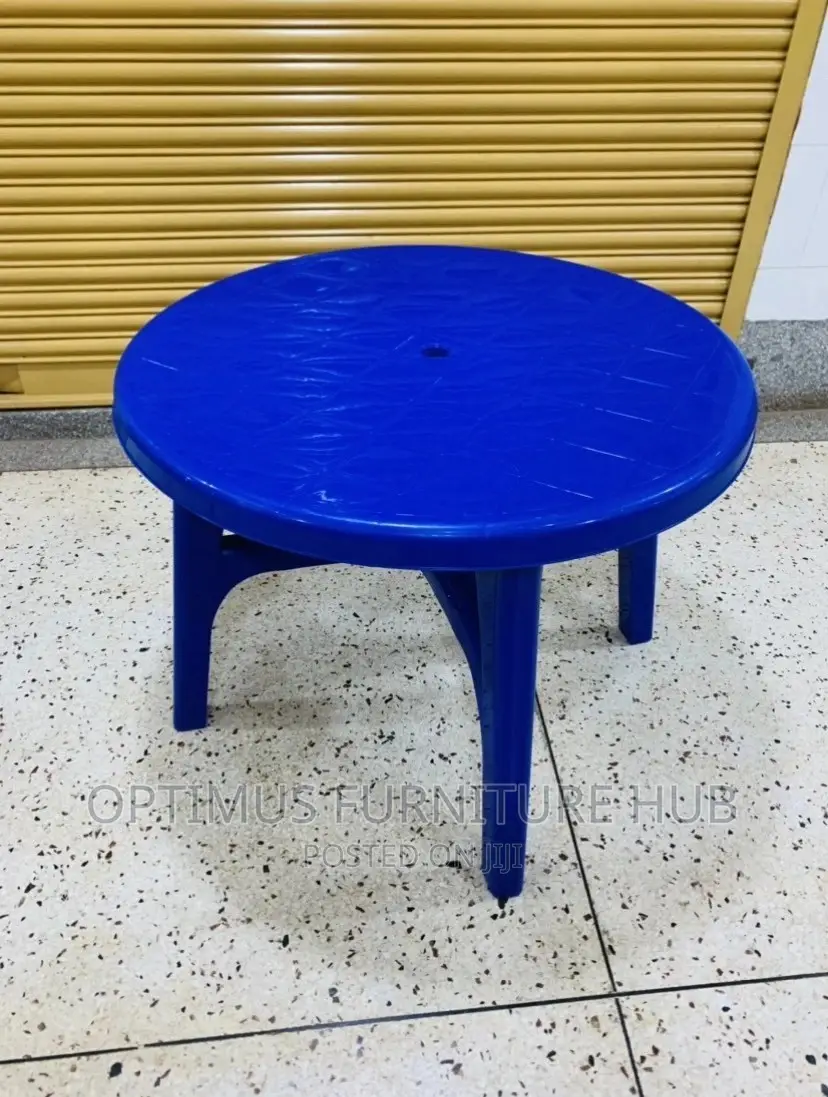Round Plastic Table (Umbrella Whole)